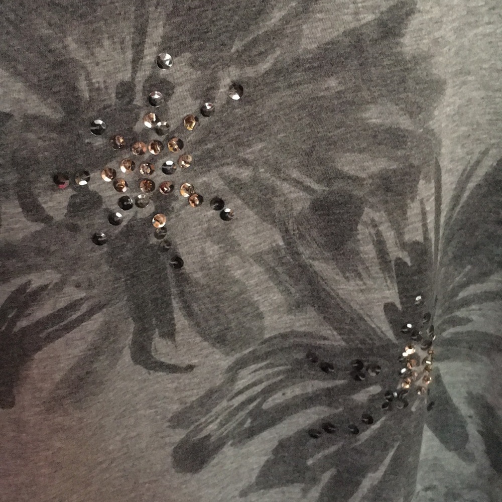 Flower Tee - Picture 3 of 5